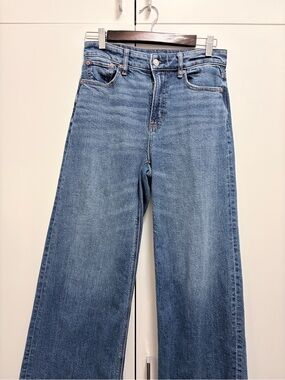 American Eagle Outfitters High-Rise Wide Leg Jeans - Medium Blue